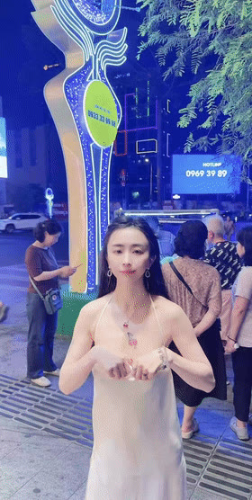 Cherry大表姐被男粉丝带去脱毛，逼逼和菊花一起脱～小哥哥都看硬了，表姐也出水了,不知道美容师什么感觉呢？